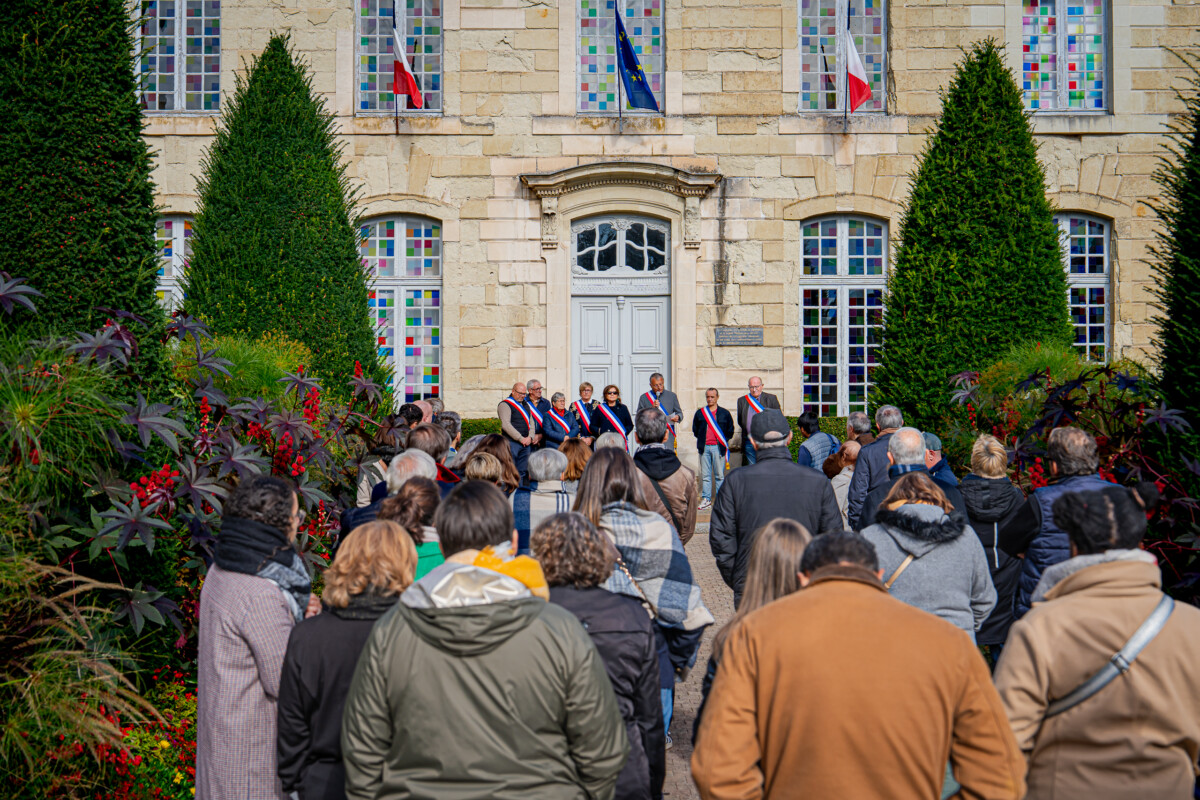 RASSEMBLEMENT DEVANT L’HÔTEL DE VILLE DE THOUARS